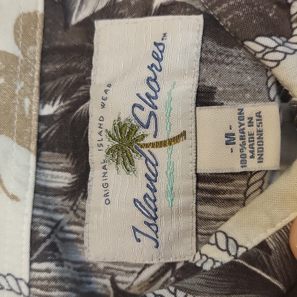 Men's Island Shores Hawaiian Shirt - Picture 4 of 5